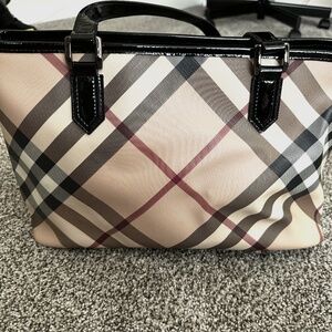 Stylish Checkered Tote Bag - Black and Tan